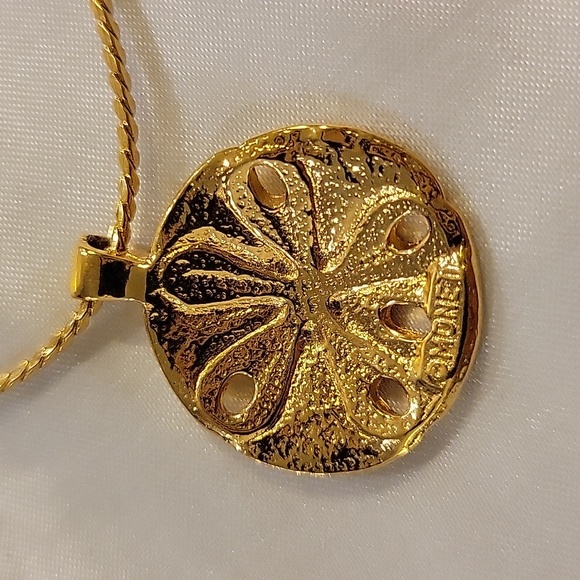 Vintage Signed Monet Gold Sand Dollar Pendant Necklace. 22" Long - Picture 6 of 8